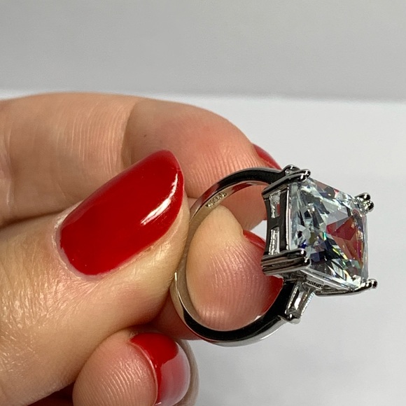 Silver Austrian Crystal Ring - Picture 7 of 8